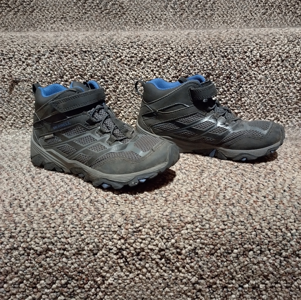 Kids Merrell Moab waterproof boots size 3